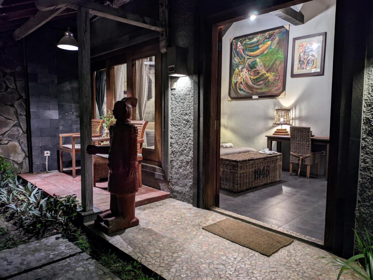 Astuti Gallery