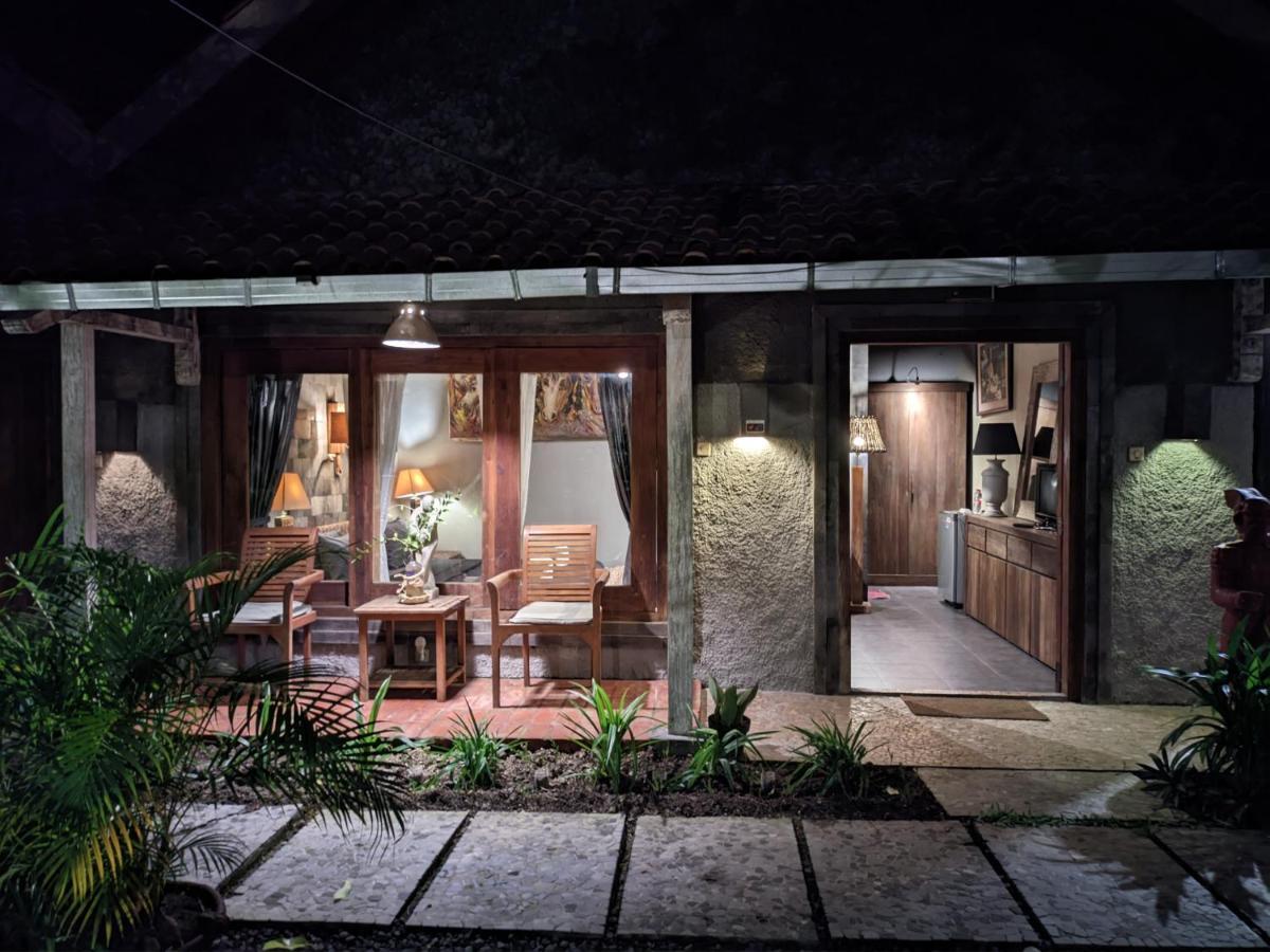 Homestay Astuti Gallery *