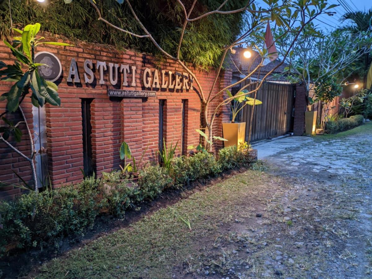 Astuti Gallery Homestay *