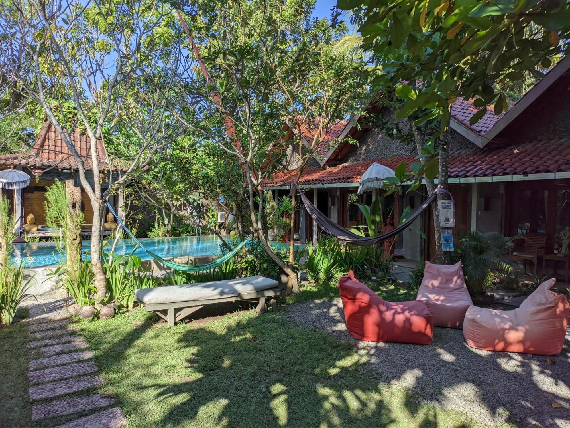 Astuti Gallery Homestay *