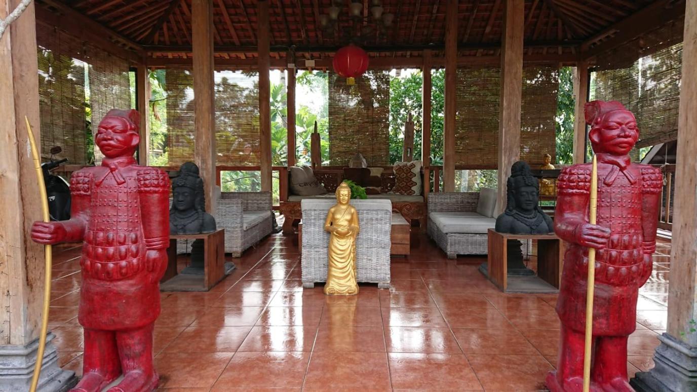 Astuti Gallery Homestay *