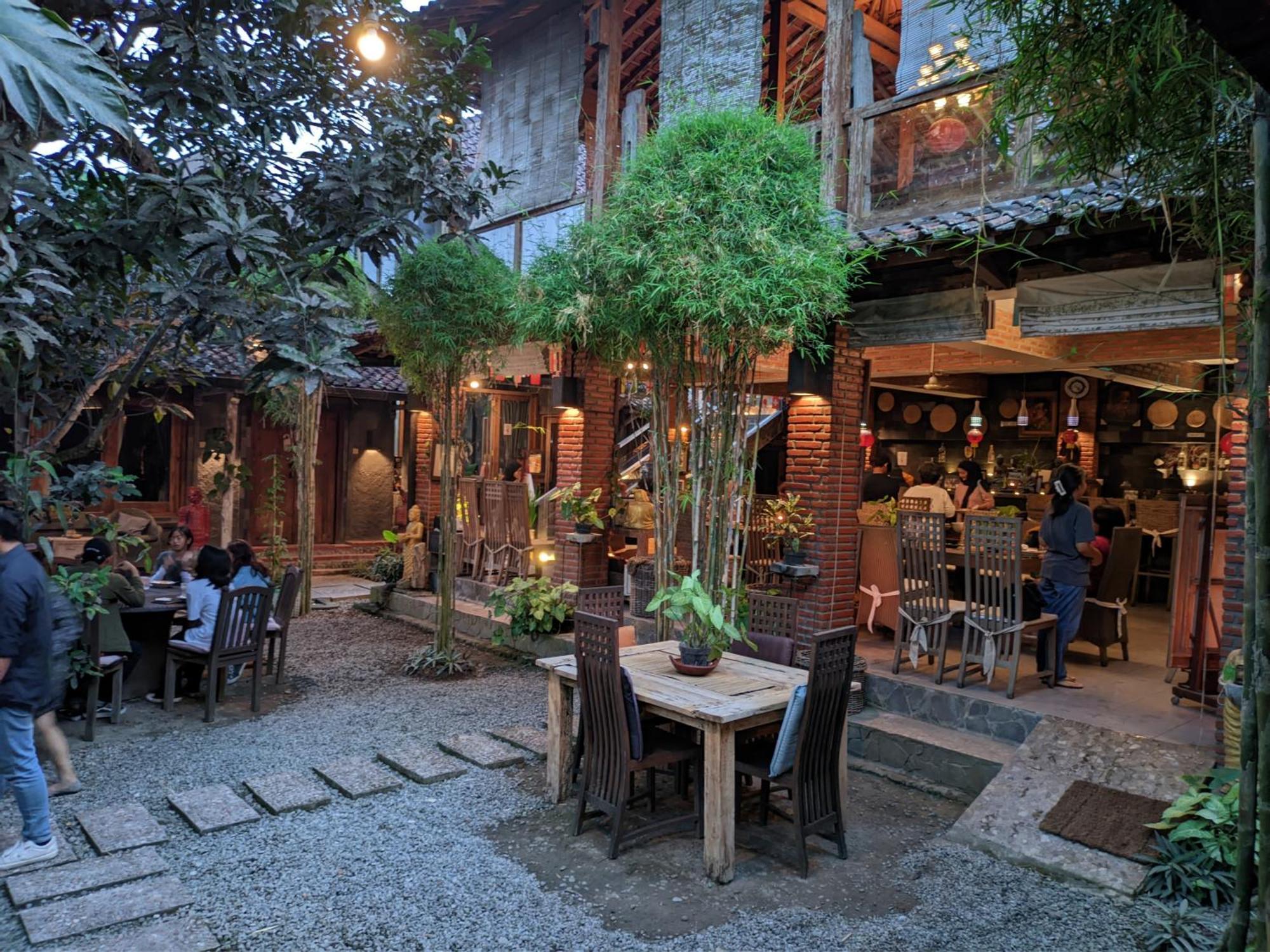 Astuti Gallery *